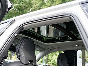Volvo  T6 Plus Dark Recharge Plug-In Hybrid AWD