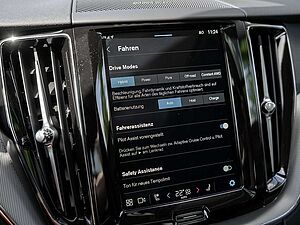 Volvo  T6 Plus Dark Recharge Plug-In Hybrid AWD