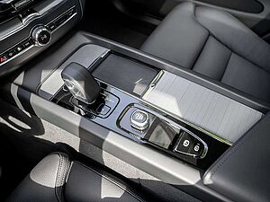 Volvo  T6 Plus Dark Recharge Plug-In Hybrid AWD