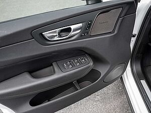 Volvo  T6 Plus Dark Recharge Plug-In Hybrid AWD