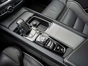 Volvo  B4 R-Design SHZ RÜCKFAHRKAMERA HGSD