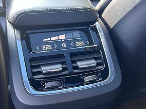 Volvo  B4 R-Design AWD H/K AHK Pano