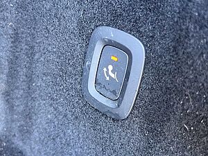 Volvo  B4 R-Design AWD H/K AHK Pano