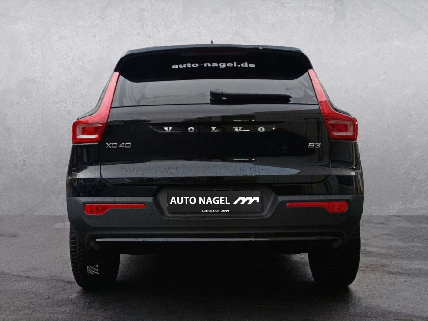 Volvo  XC40 B3 Benzin 2WD Plus Dark Panodach