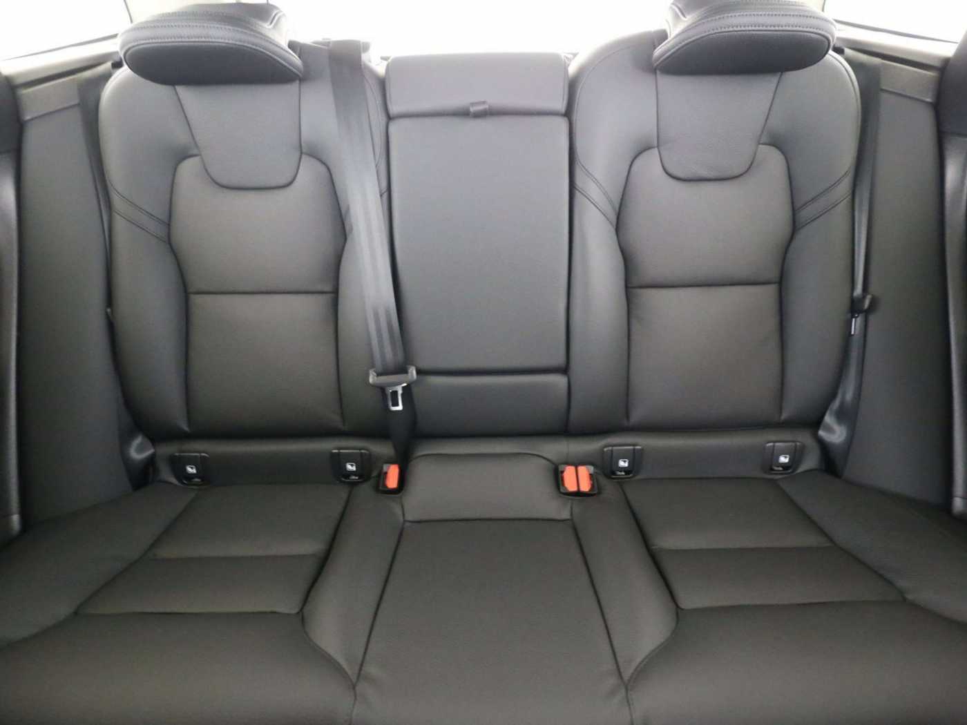 Volvo  XC60 B5 AWD Plus Dark 360Kam H&K Sou. Licht-Pak.