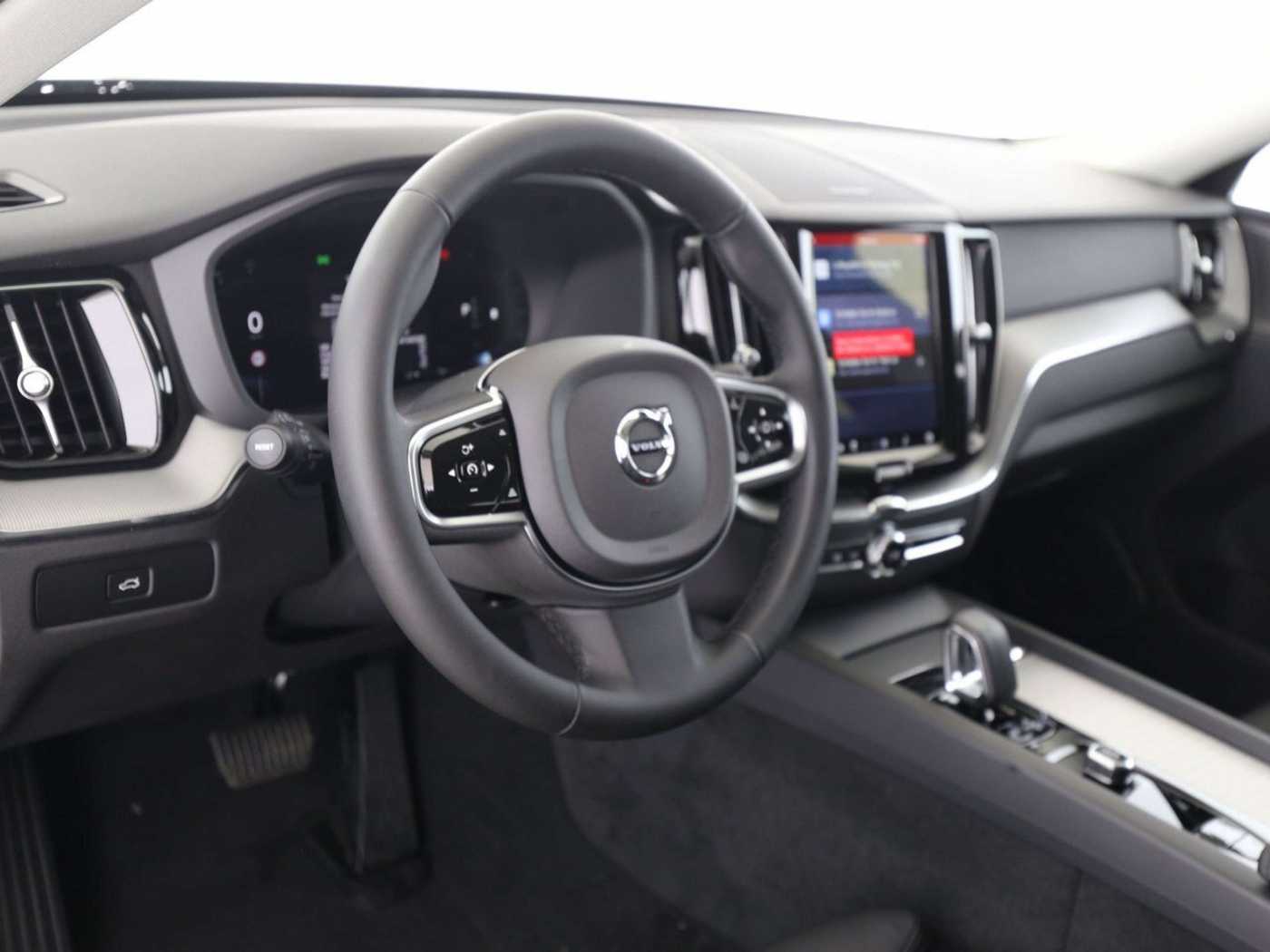 Volvo  XC60 B5 AWD Plus Dark 360Kam H&K Sou. Licht-Pak.