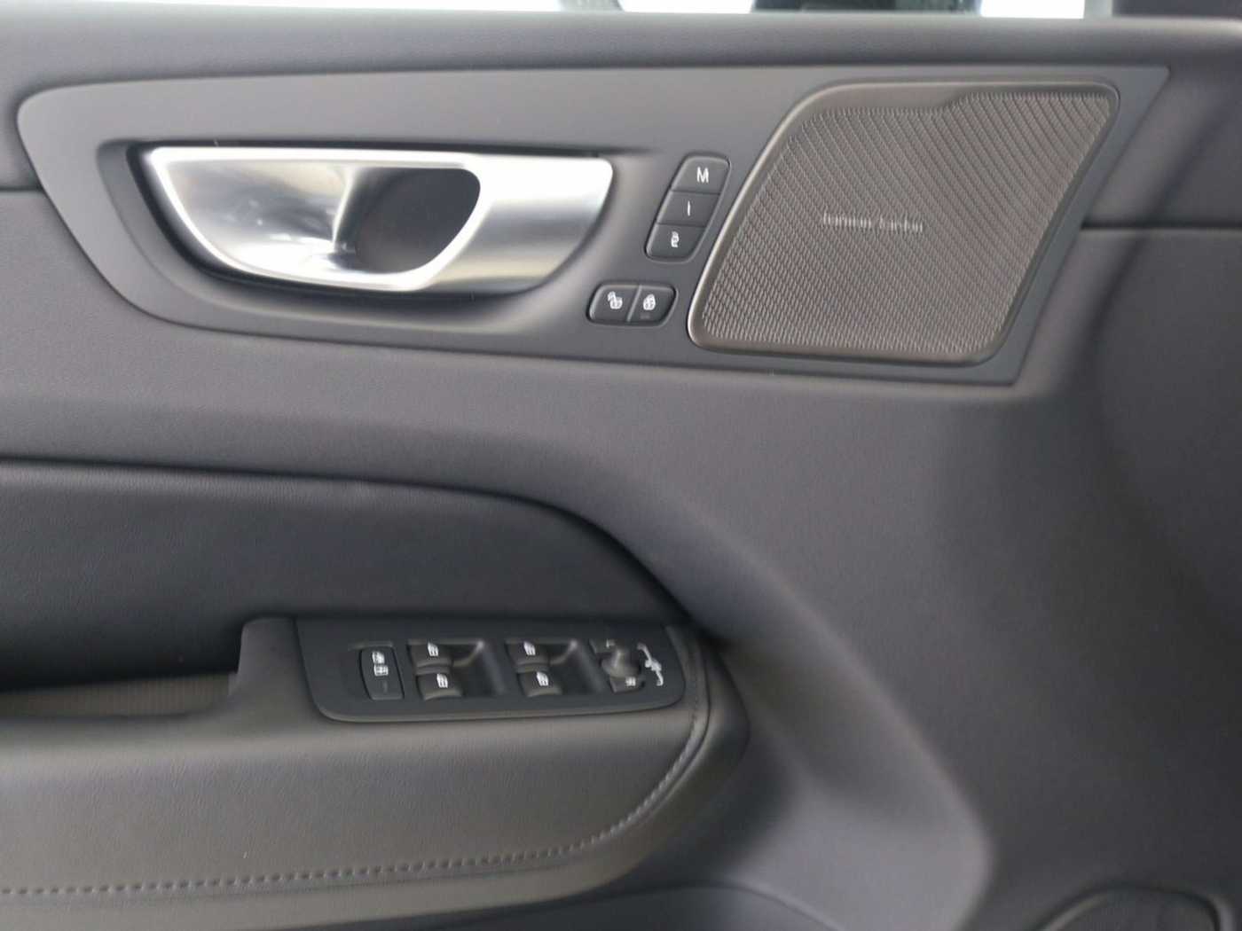Volvo  XC60 B5 AWD Plus Dark 360Kam H&K Sou. Licht-Pak.
