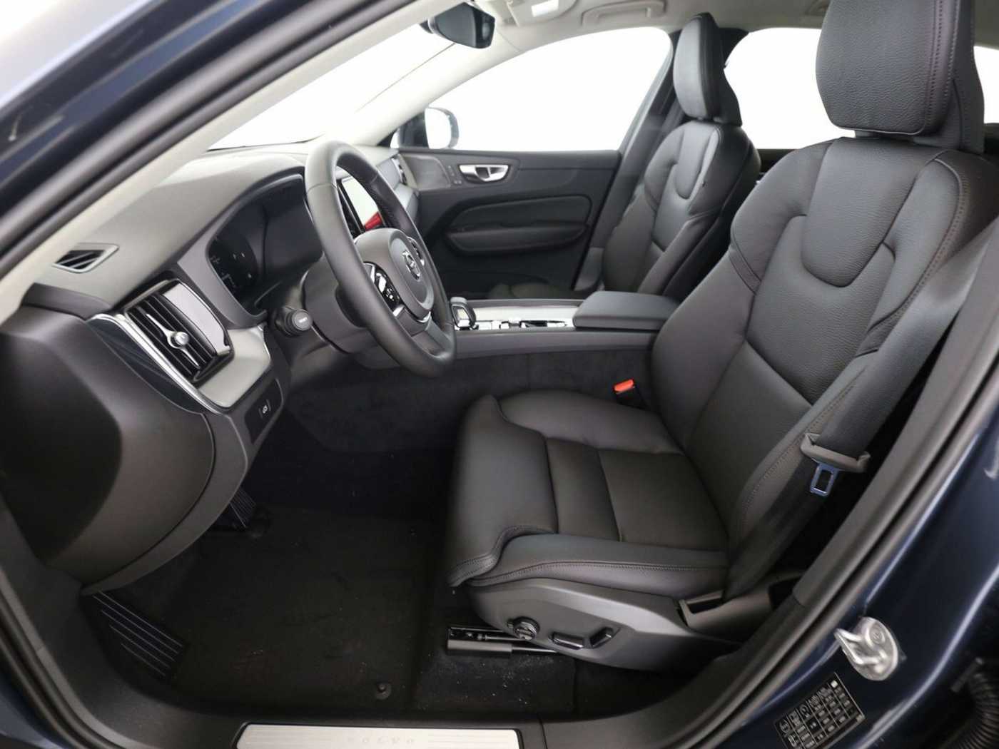 Volvo  XC60 B5 AWD Plus Dark 360Kam H&K Sou. Licht-Pak.