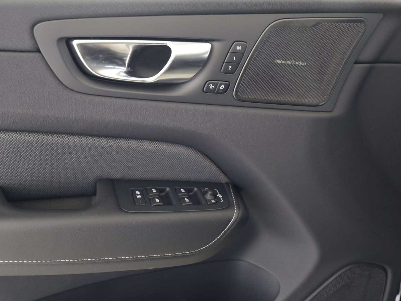Volvo  T8 AWD Plus BlackEd. Plug-In AHK 360' Licht-Paket