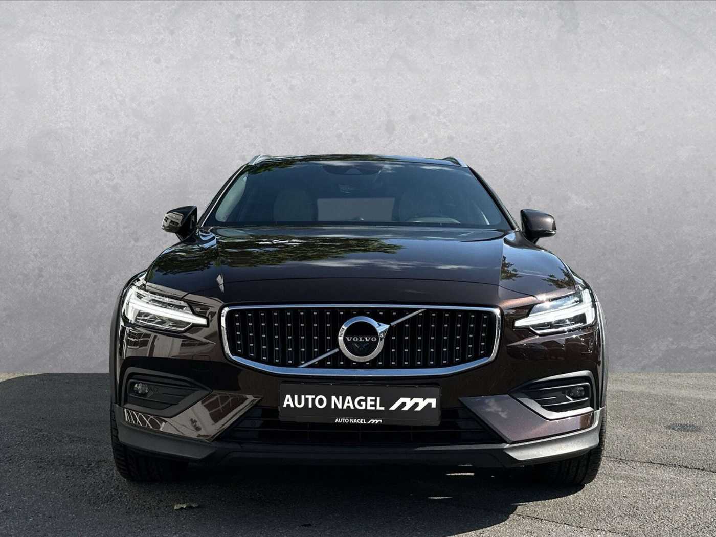 Volvo  V60 B4 AWD Cross Country Pro B B&W Pano HeadUp