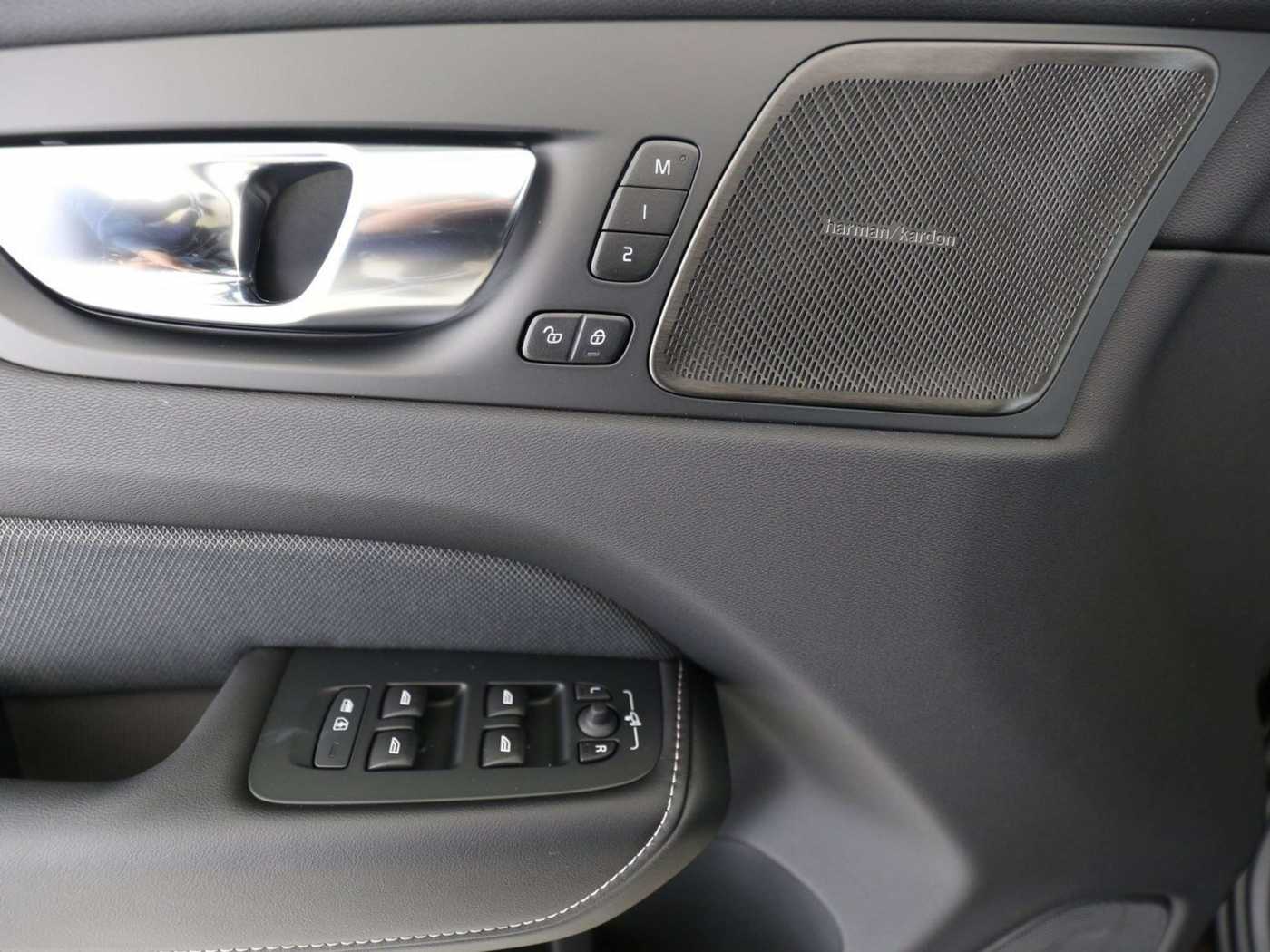Volvo  T8 AWD Plus Black Ed. Plug-In Licht-Paket 360Kam