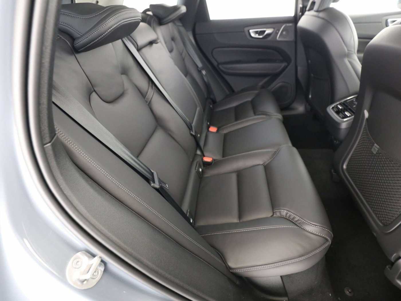 Volvo  B5 AWD Ultimate Dark 360Kam B&W Sound Luftfahrw.