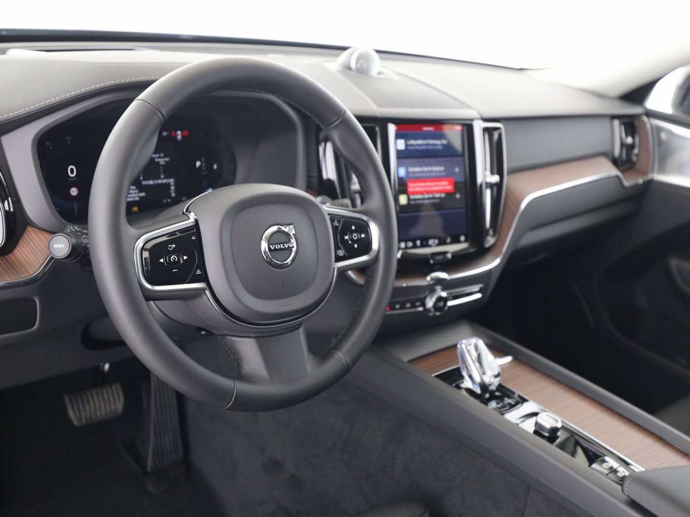 Volvo  B5 AWD Ultimate Dark 360Kam B&W Sound Luftfahrw.