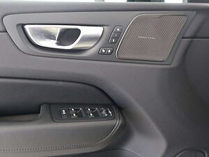 Volvo  XC60 B5 AWD Plus Dark 360Kam H&K Sou. Licht-Pak.