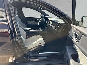 Volvo  V60 B4 AWD Cross Country Pro B B&W Pano HeadUp