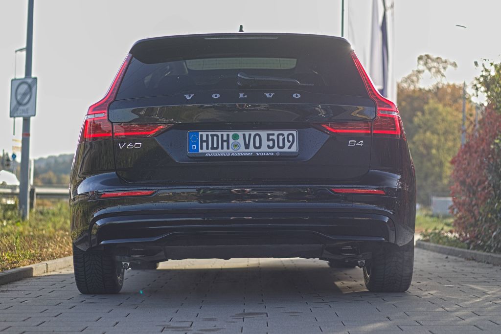 Volvo  V60 Ultimate, B4 Mild-Hybrid, Benzin, Dark