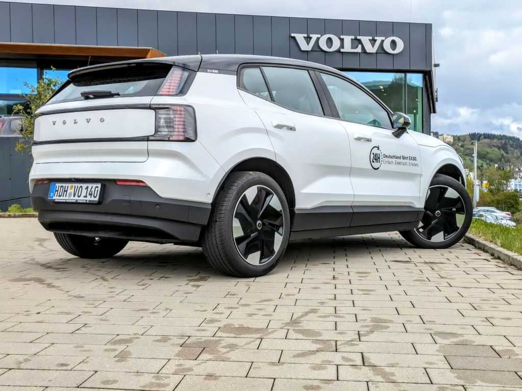 Volvo  EX30 Ultra, Twin Motor Performance, Elektrisch