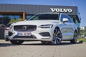 Volvo  V60 Core, B3 Mild-Hybrid, Benzin