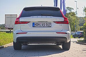 Volvo  V60 Core, B3 Mild-Hybrid, Benzin