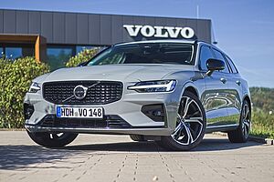 Volvo  V60 Ultimate, B4 Mild-Hybrid, Benzin, Dark