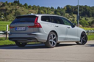 Volvo  V60 Ultimate, B4 Mild-Hybrid, Benzin, Dark