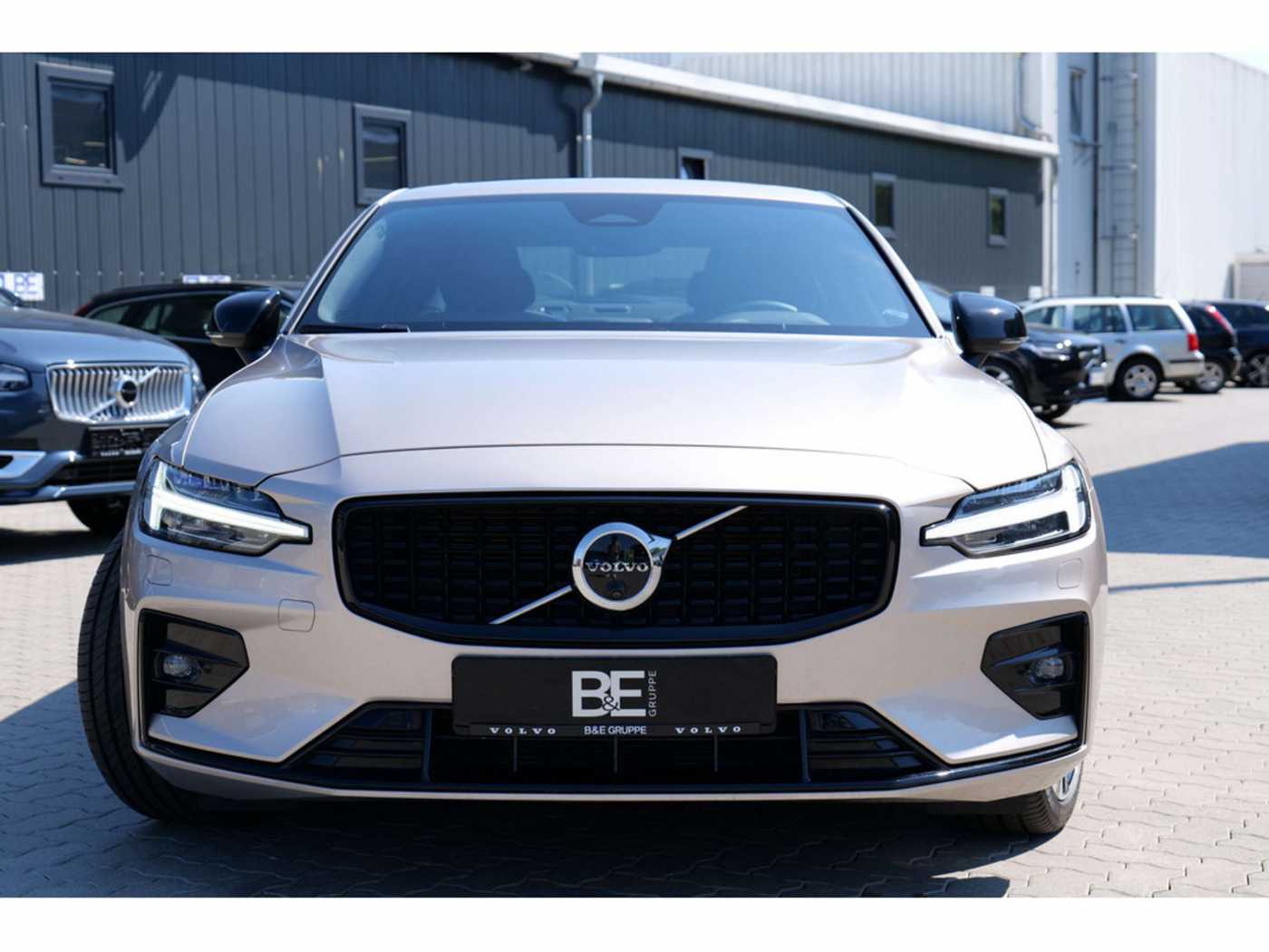 Volvo  Lim. B5 Ultimate Dark AWD LED PANO 360°