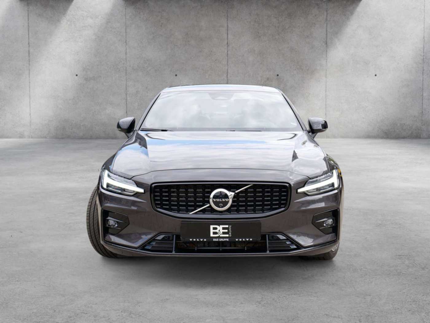 Volvo  Lim. B5 Ultimate Dark AWD LED PANO 360°