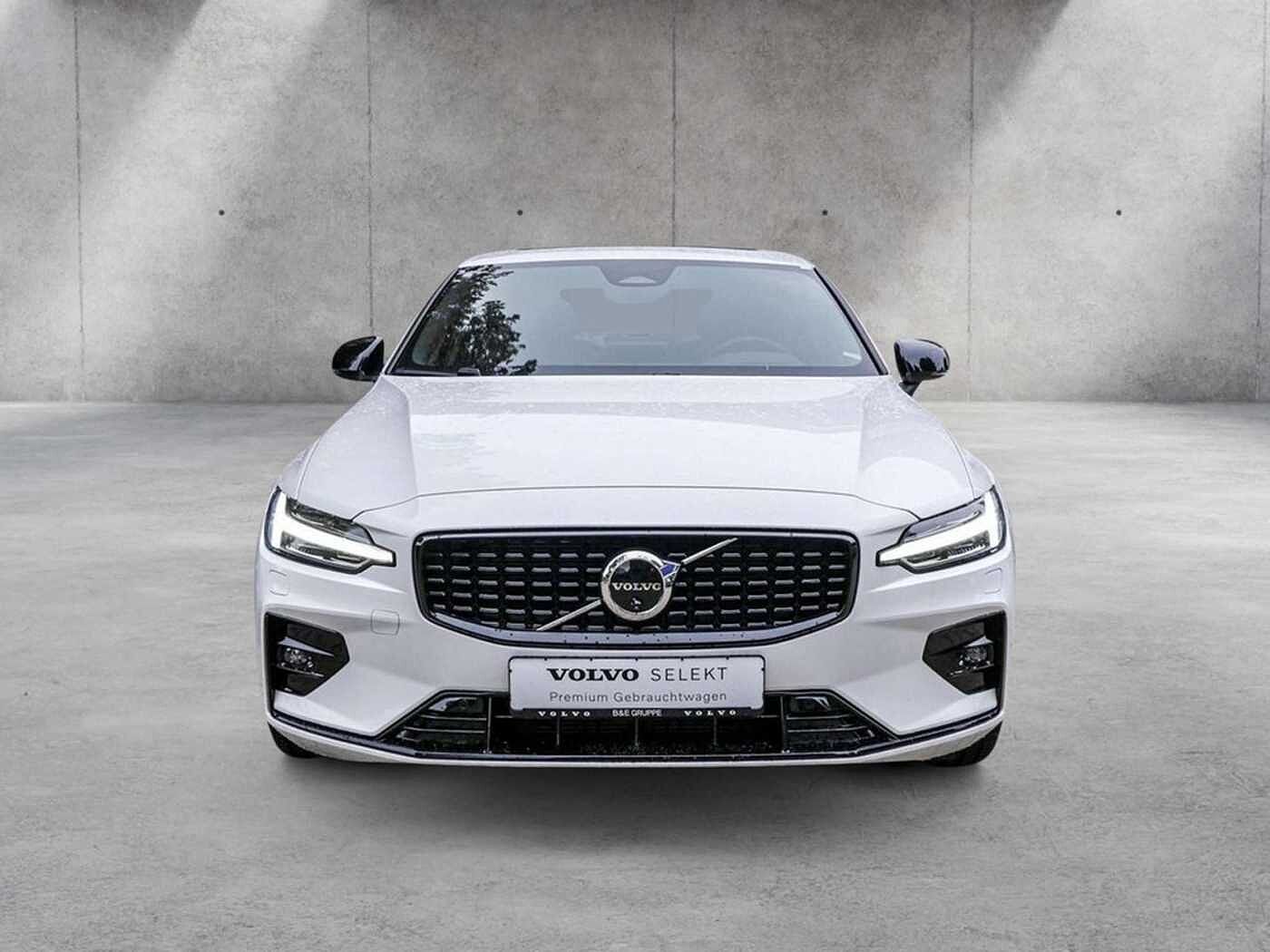 Volvo  Lim. B5 Ultimate Dark AWD LED PANO 360°