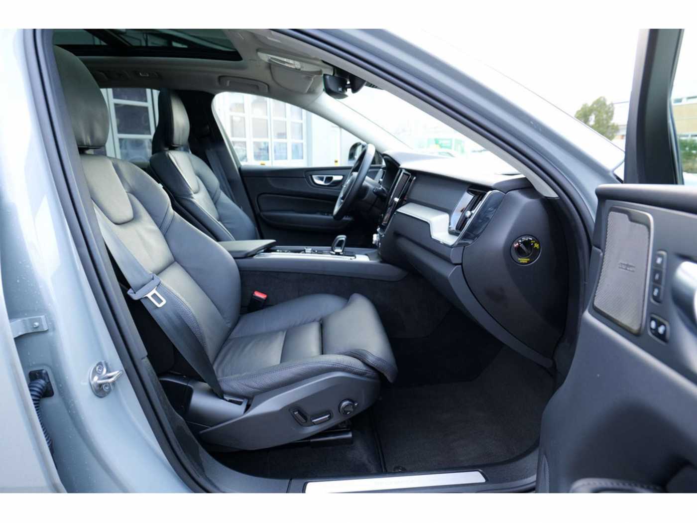 Volvo  T6 AWD Plus Dark Recharge Plug-In Hybrid AWD