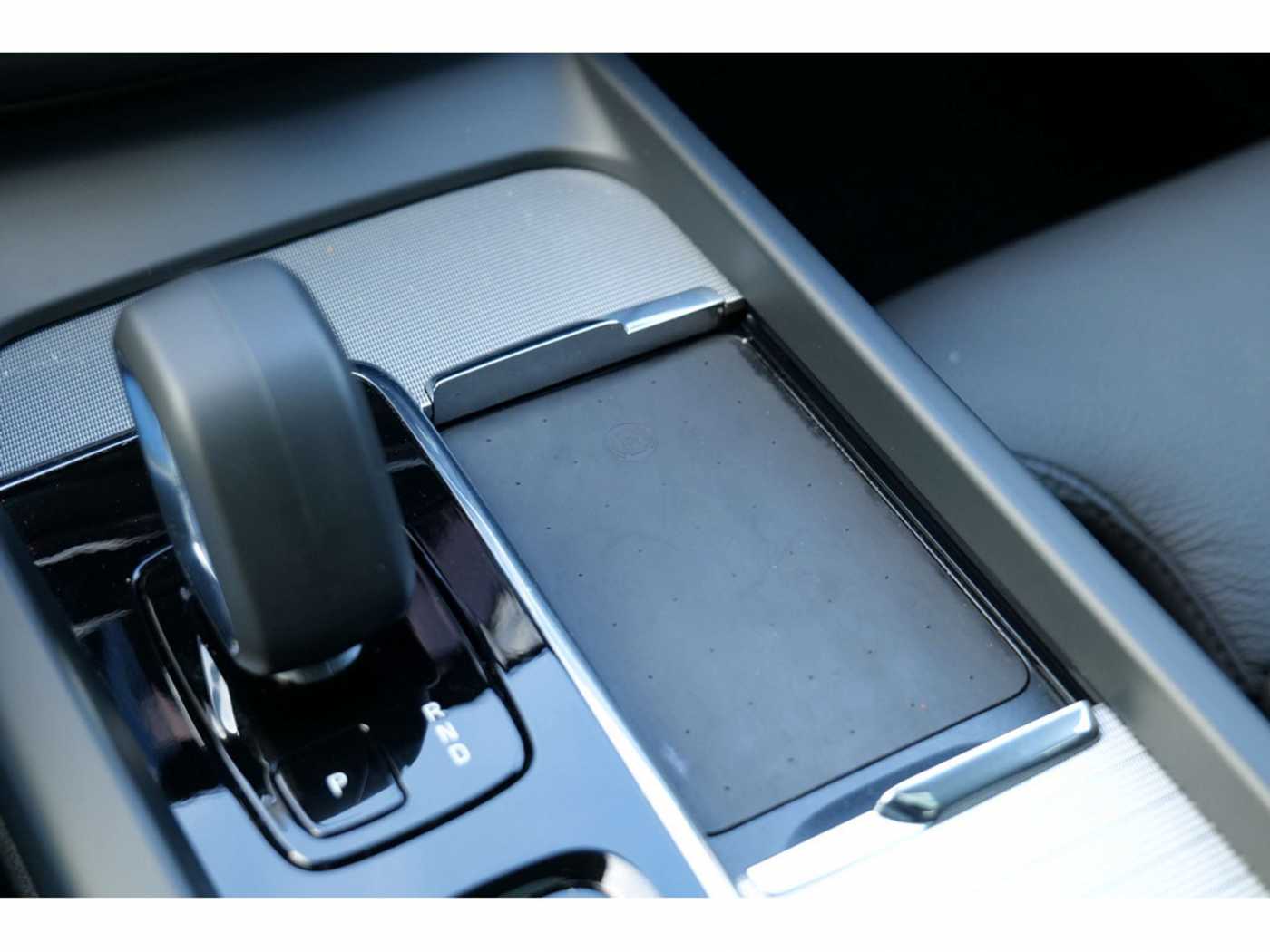 Volvo  T6 AWD Plus Dark Recharge Plug-In Hybrid AWD