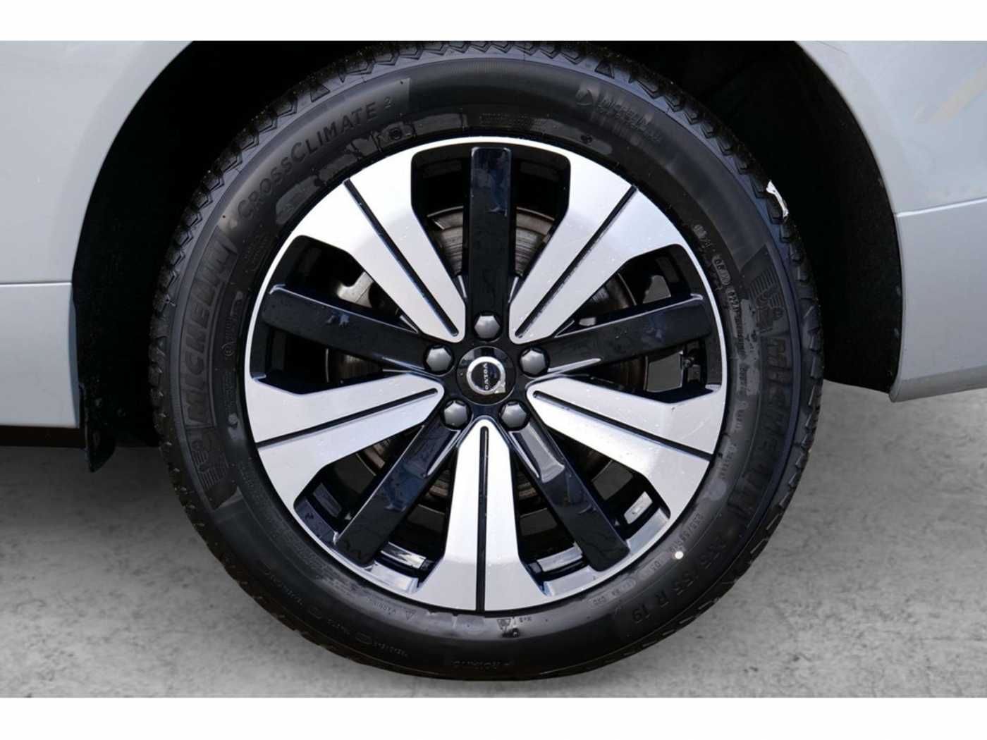 Volvo  T6 AWD Plus Dark Recharge Plug-In Hybrid AWD