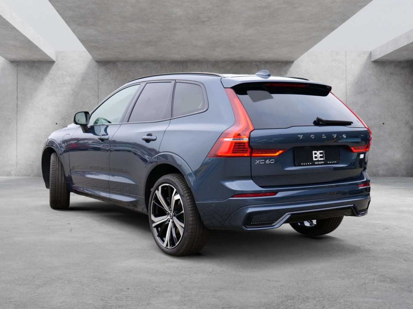 Volvo  T8 Plus Dark Recharge Plug-In Hybrid AWD