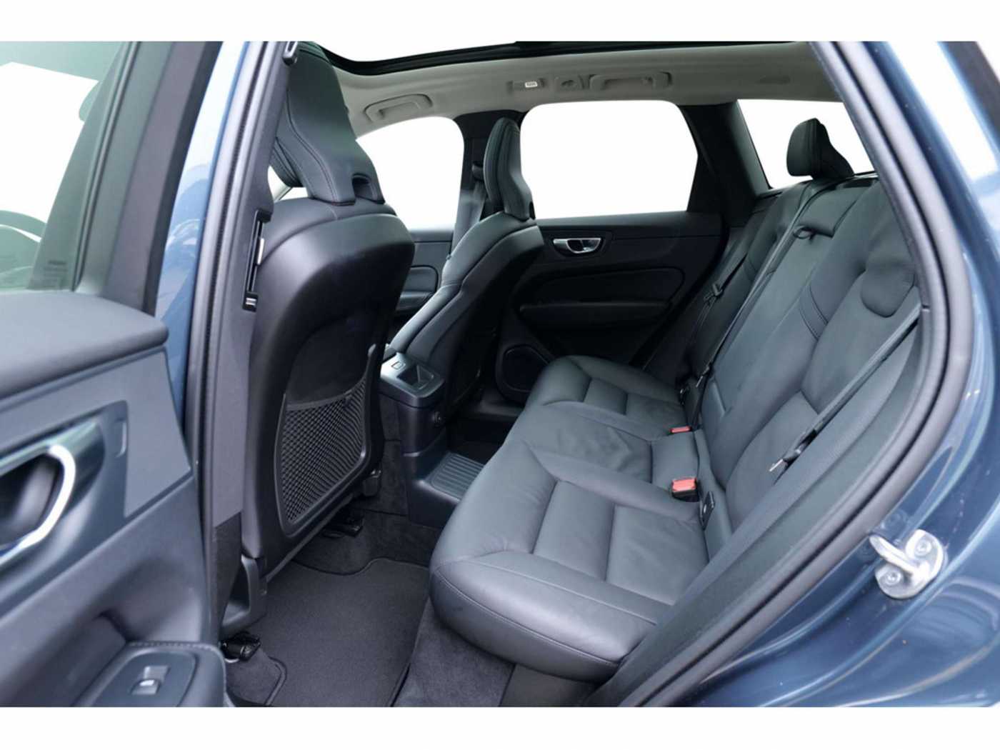 Volvo  T8 Ultra Dark Recharge Plug-In Hybrid AWD