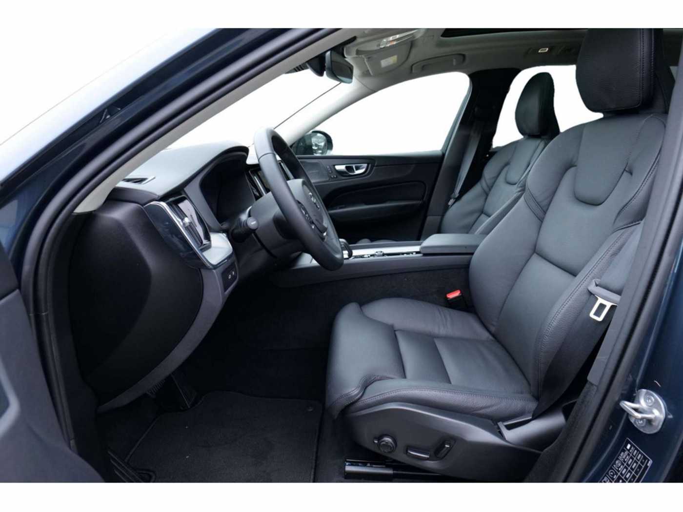 Volvo  T8 Ultra Dark Recharge Plug-In Hybrid AWD