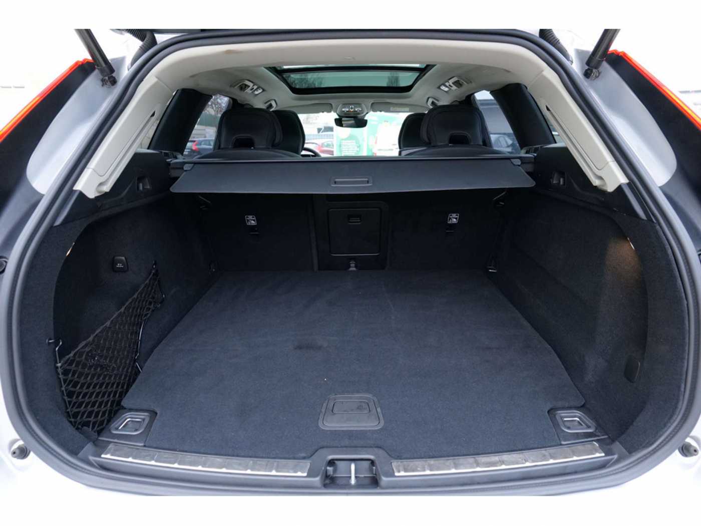 Volvo  T8 Ultra Dark Recharge Plug-In Hybrid AWD