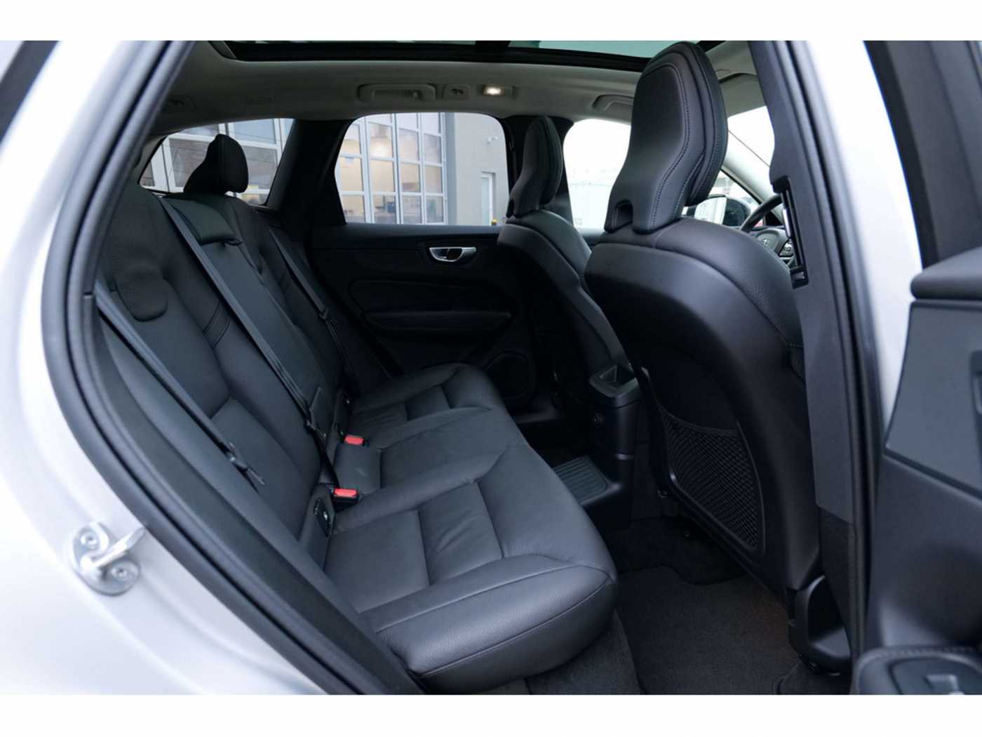 Volvo  T8 Ultra Dark Recharge Plug-In Hybrid AWD