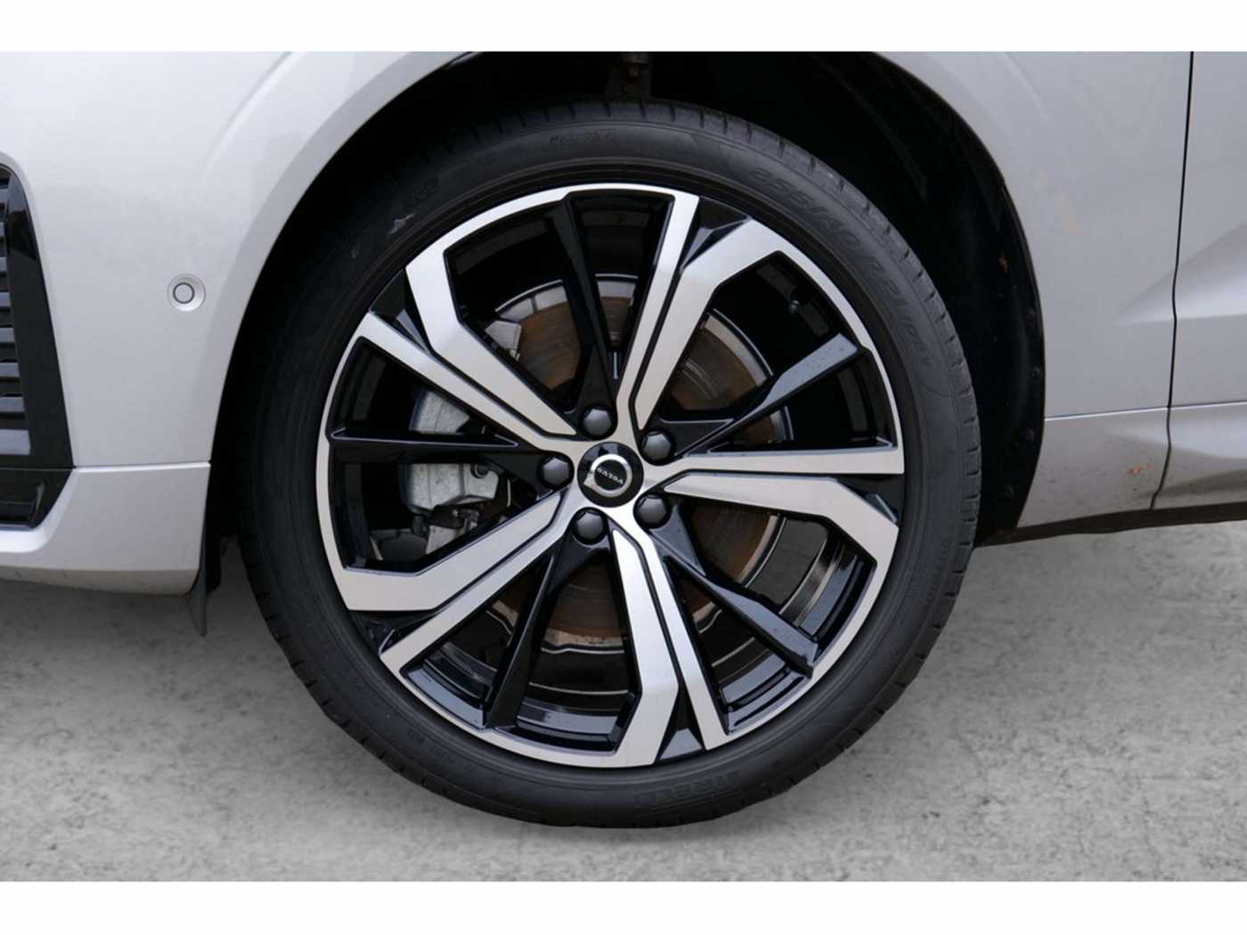 Volvo  T8 Ultra Dark Recharge Plug-In Hybrid AWD