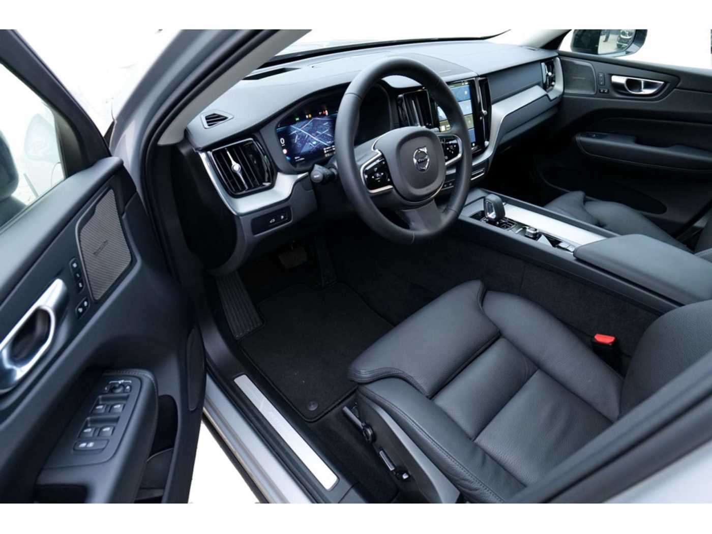 Volvo  T8 Ultra Dark Recharge Plug-In Hybrid AWD