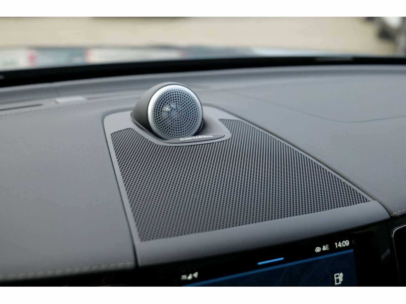 Volvo  T8 Ultra Dark Recharge Plug-In Hybrid AWD