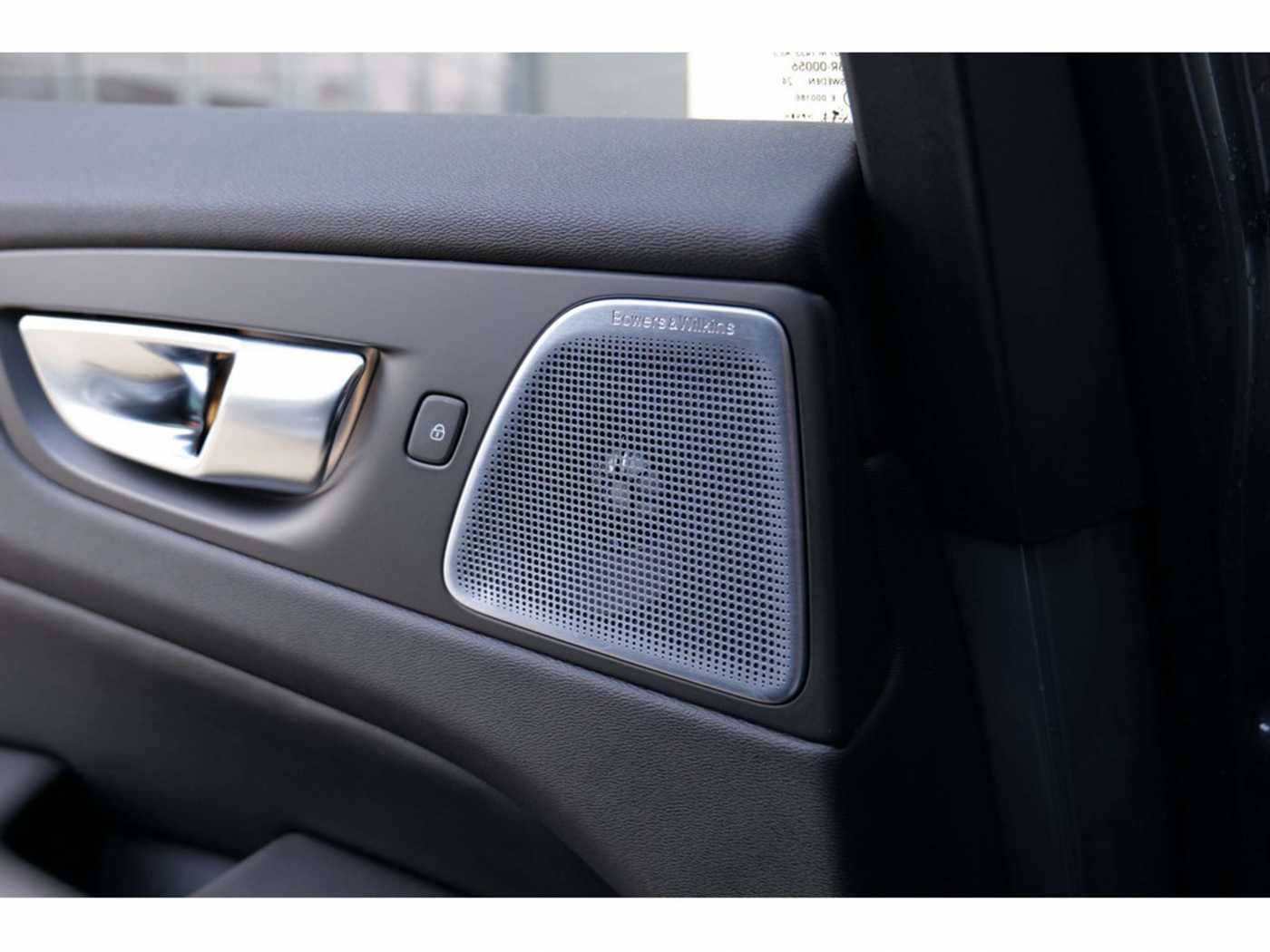 Volvo  T8 Ultra Dark Recharge Plug-In Hybrid AWD