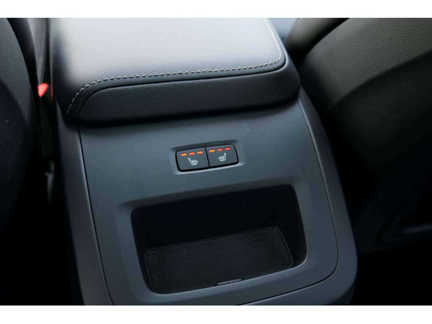 Volvo  T8 Ultra Dark Recharge Plug-In Hybrid AWD