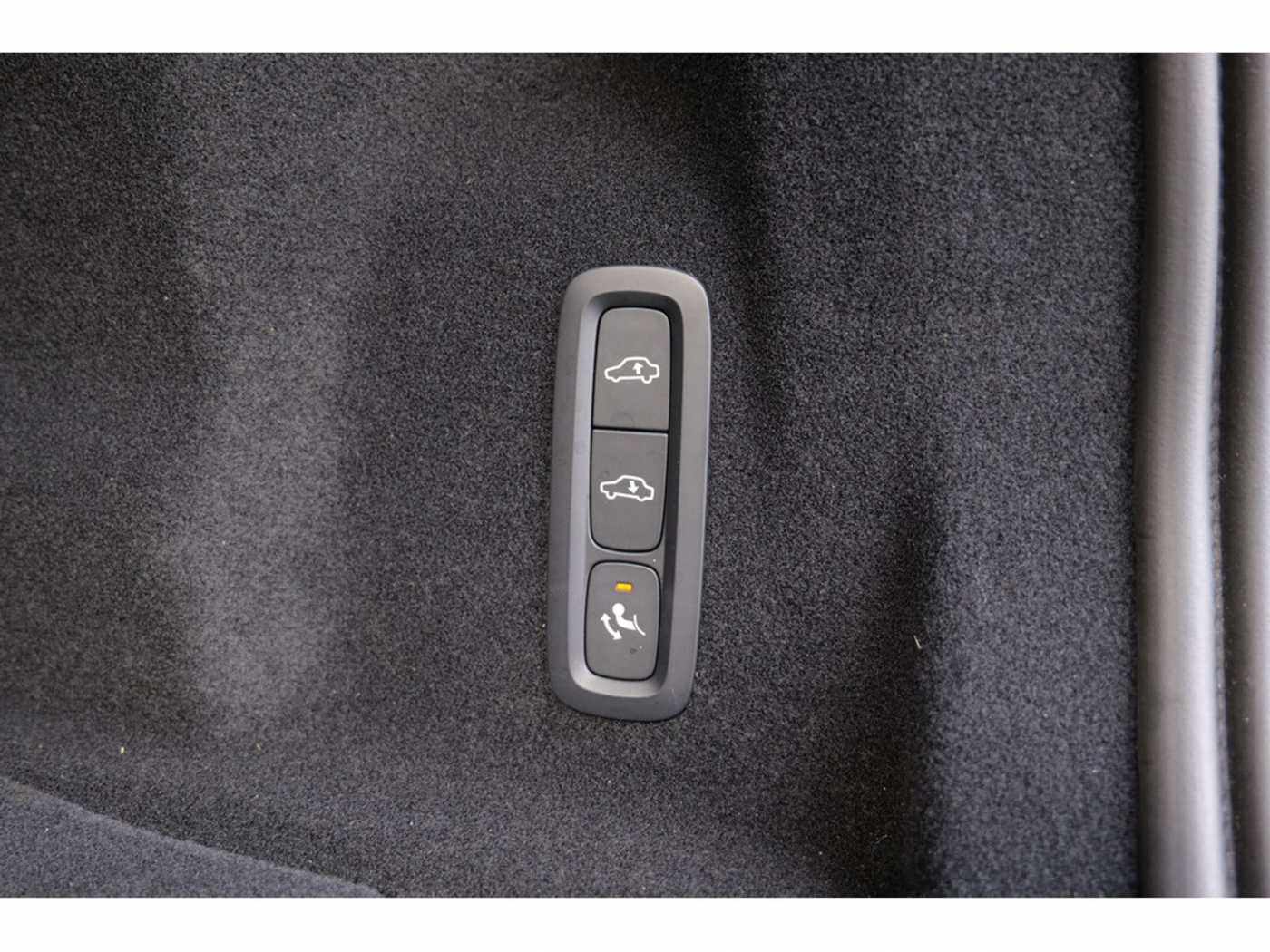 Volvo  T8 Ultra Dark Recharge Plug-In Hybrid AWD