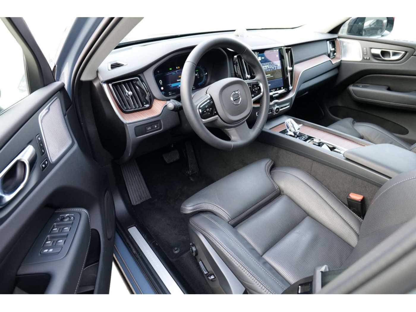 Volvo  T8 Ultra Dark Recharge Plug-In Hybrid AWD