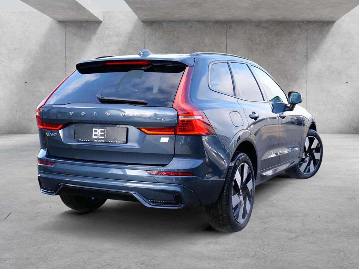 Volvo  T8 Plus Dark Recharge Plug-In Hybrid AWD