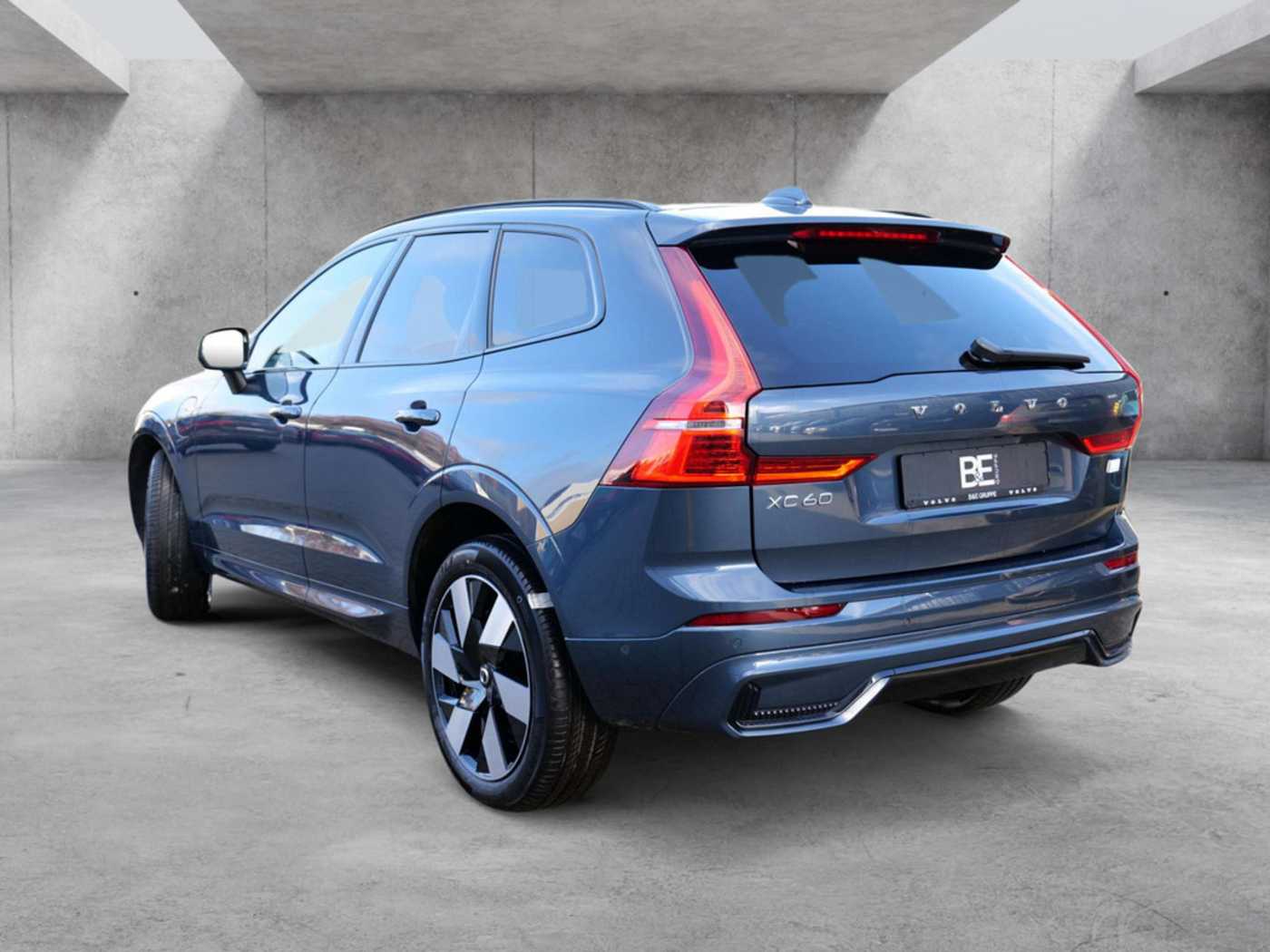 Volvo  T8 Plus Dark Recharge Plug-In Hybrid AWD