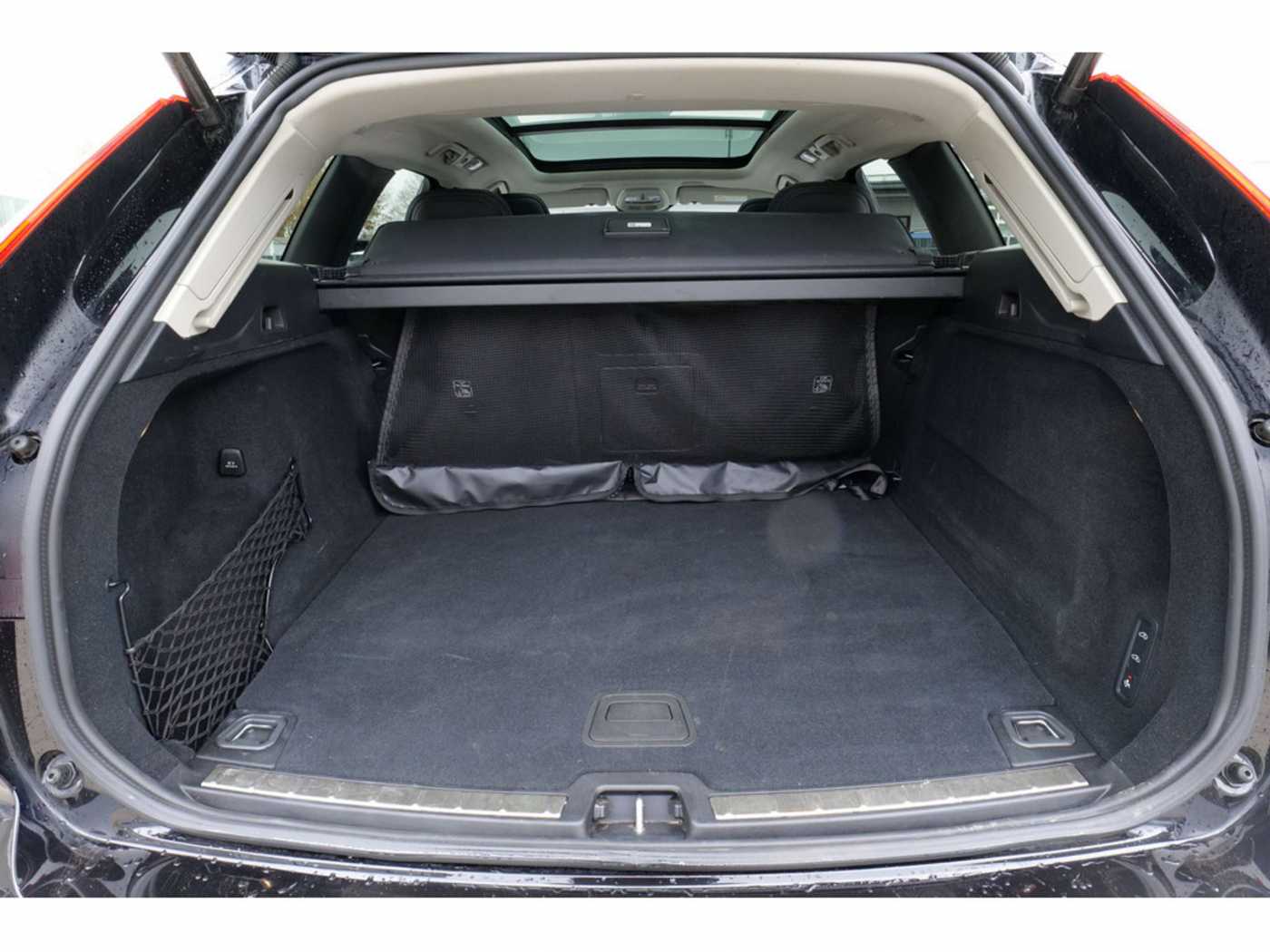 Volvo  T8 Plus Dark Recharge Plug-In Hybrid AWD