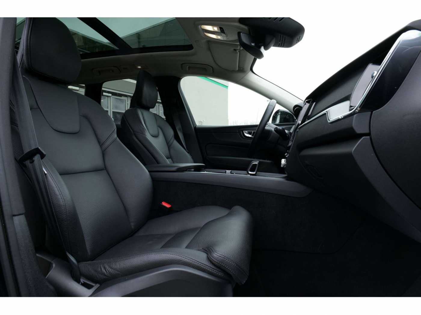 Volvo  T8 Plus Dark Recharge Plug-In Hybrid AWD