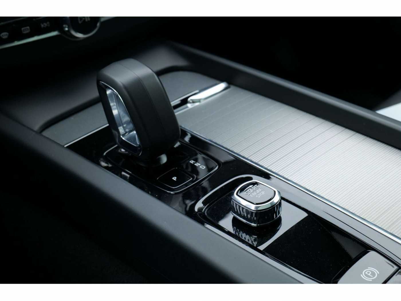 Volvo  T8 Plus Dark Recharge Plug-In Hybrid AWD