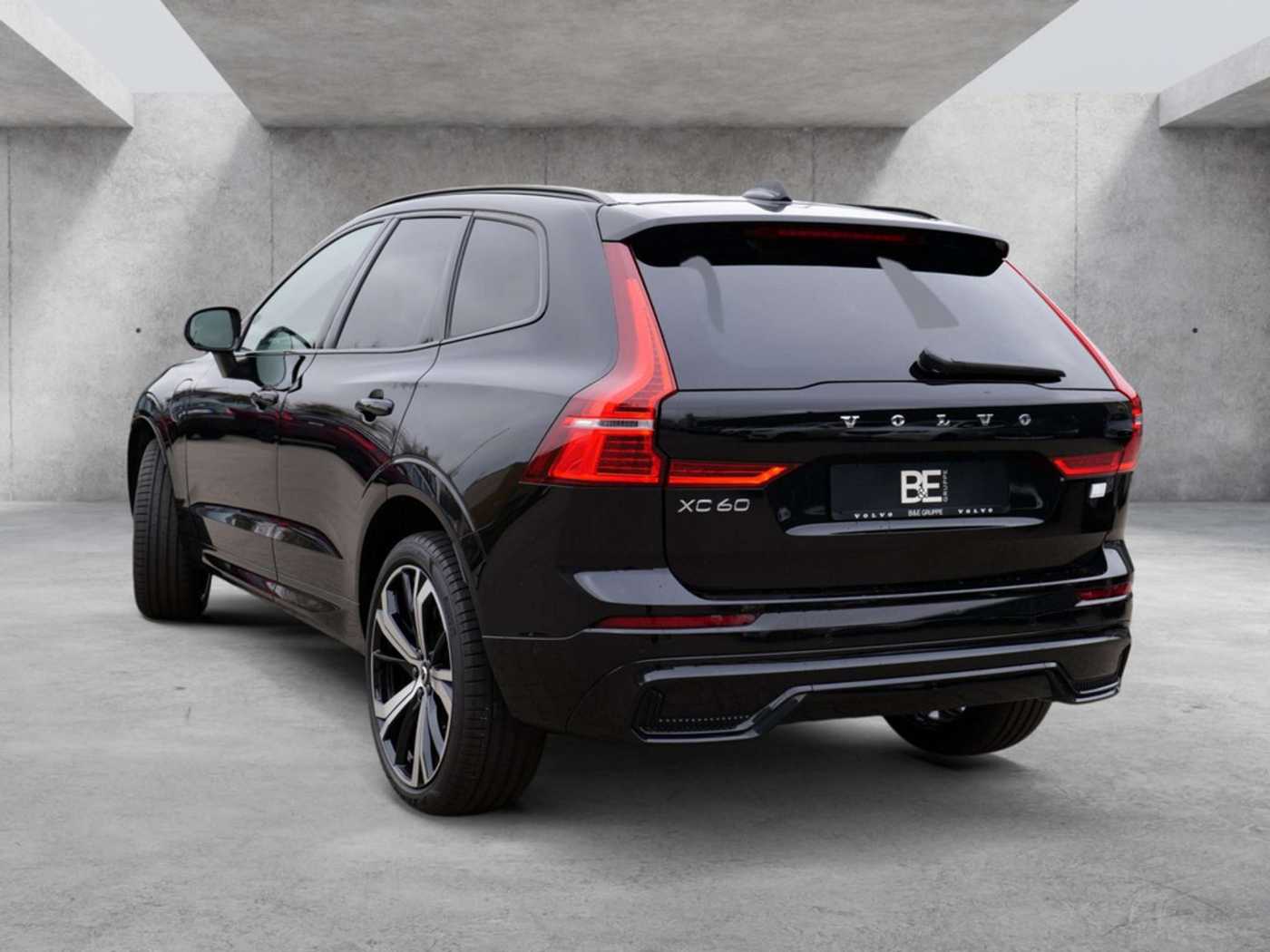 Volvo  T8 Plus Dark Recharge Plug-In Hybrid AWD