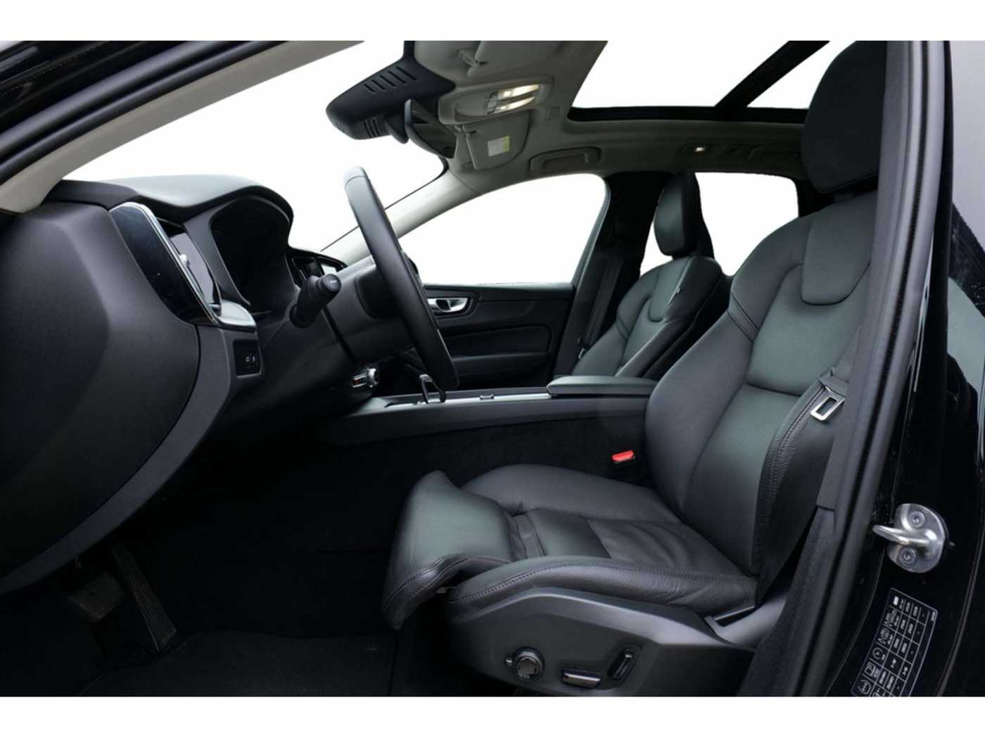 Volvo  T8 Plus Dark Recharge Plug-In Hybrid AWD